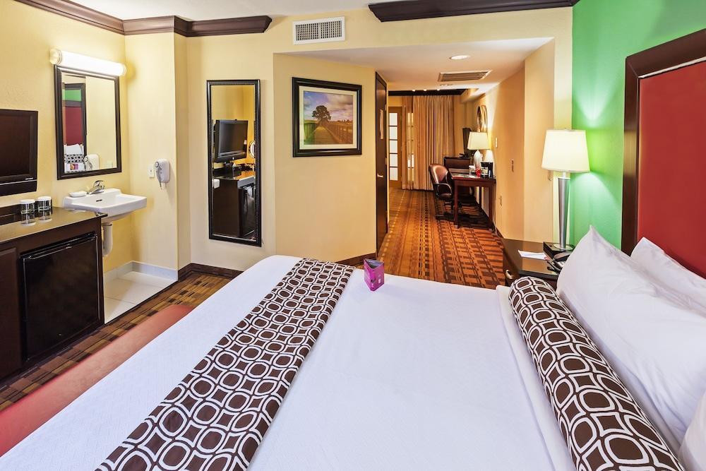 Crowne Plaza Suites Houston - Near Sugar Land Extérieur photo