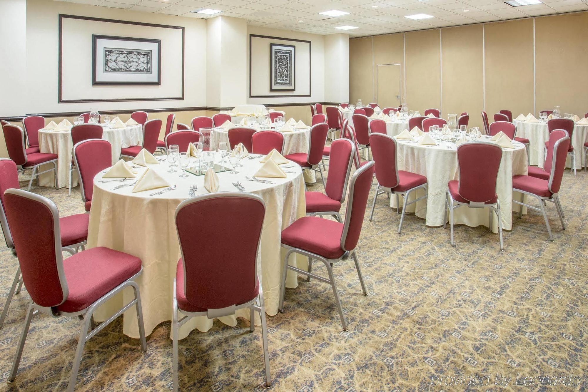 Crowne Plaza Suites Houston - Near Sugar Land Extérieur photo