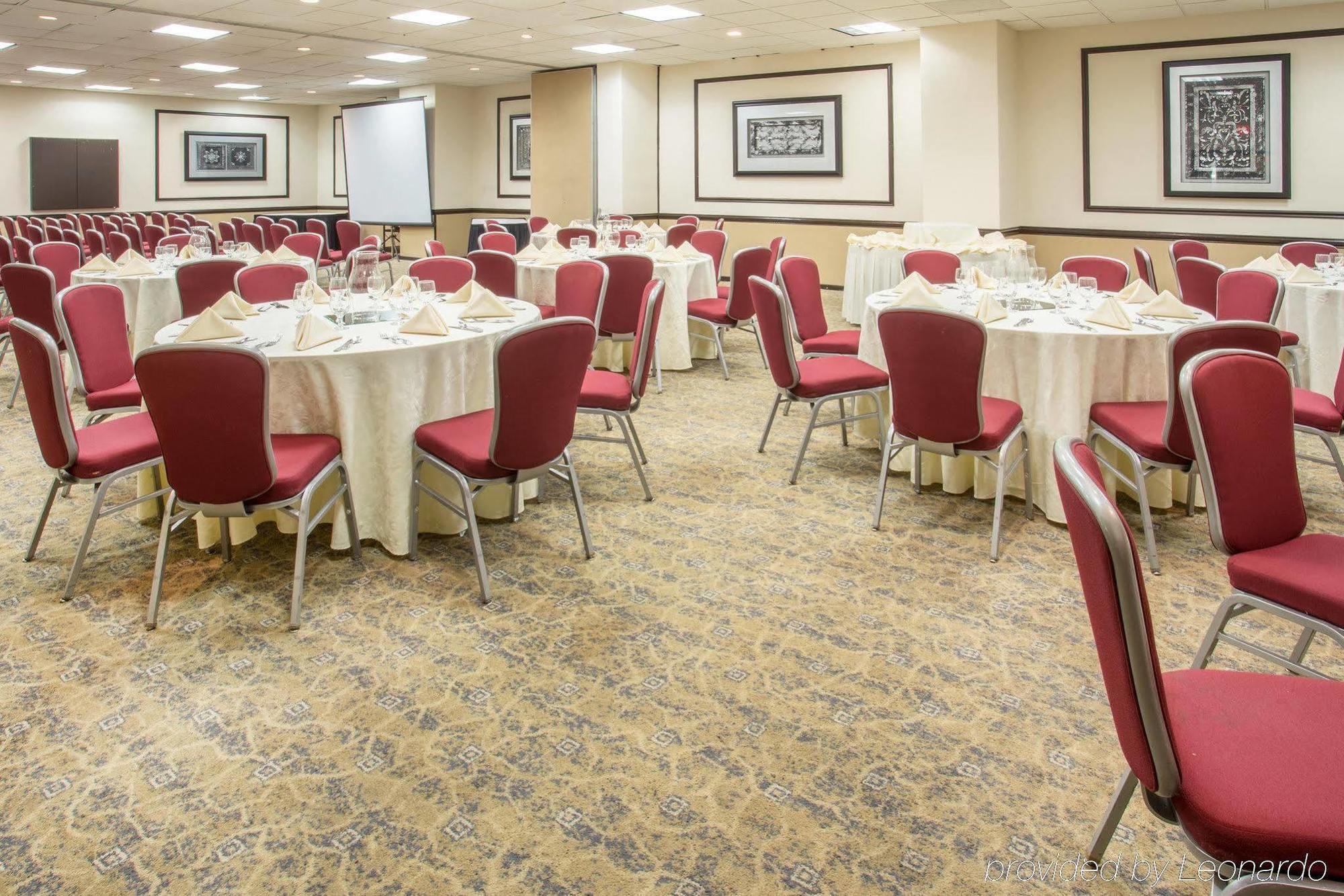 Crowne Plaza Suites Houston - Near Sugar Land Extérieur photo