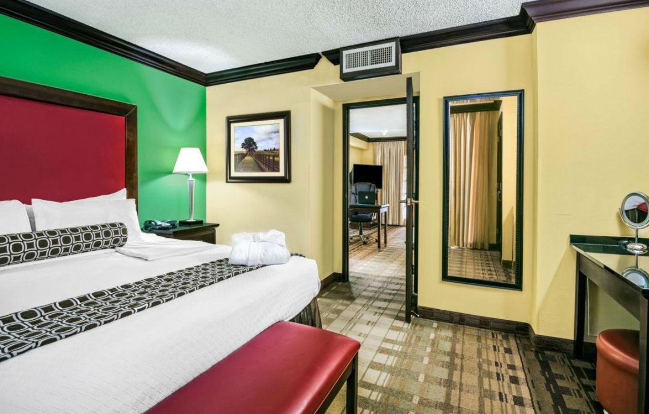 Crowne Plaza Suites Houston - Near Sugar Land Extérieur photo